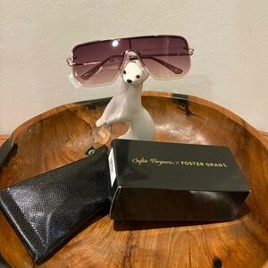 Foster Grant Serious Shield Sofia Vergara Limited Edition Sunglasses NWT Trendy